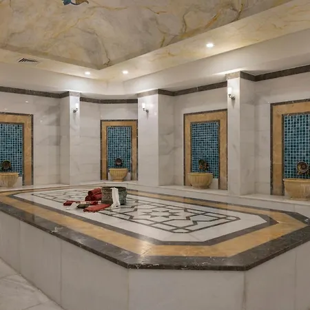 Ramada By Wyndham Lara Hotell