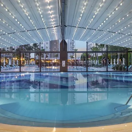 Ramada By Wyndham Lara Hotell